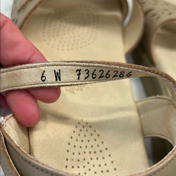 SAS Duo Natural Tan Sandals with Cushioned Footbed and Adjustable Straps 6W - Picture 9 of 16